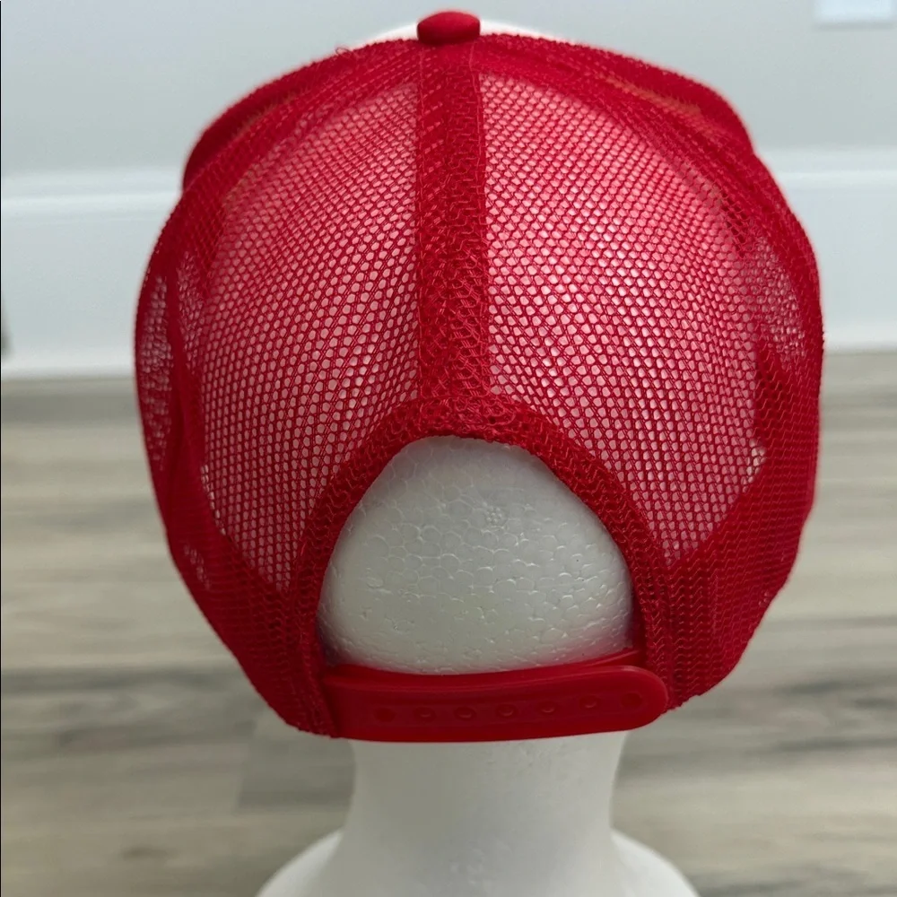THAT’S HOTT Red and White Trucker Hat NWOT O/S
